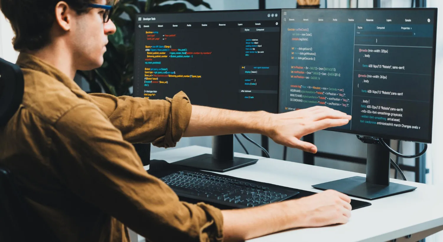 Comparison of outsourced vs in-house open source development services showing cost, scalability, and expertise differences